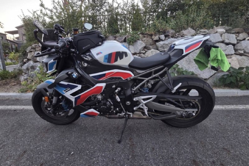 BMW M 1000 R из Южной Кореи — фото 1 из 4