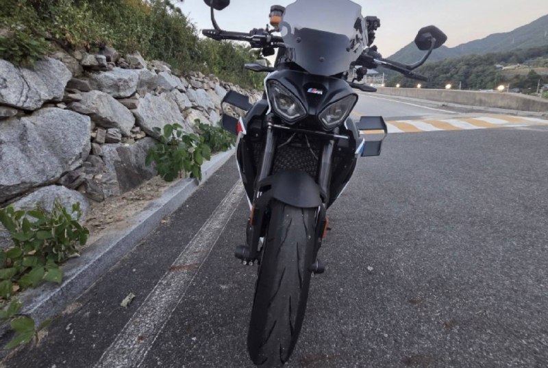 BMW M 1000 R из Южной Кореи — фото 2 из 4