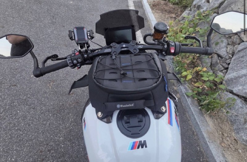 BMW M 1000 R из Южной Кореи — фото 3 из 4