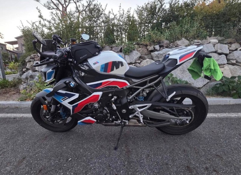 BMW M 1000 R из Южной Кореи — фото 1 из 4