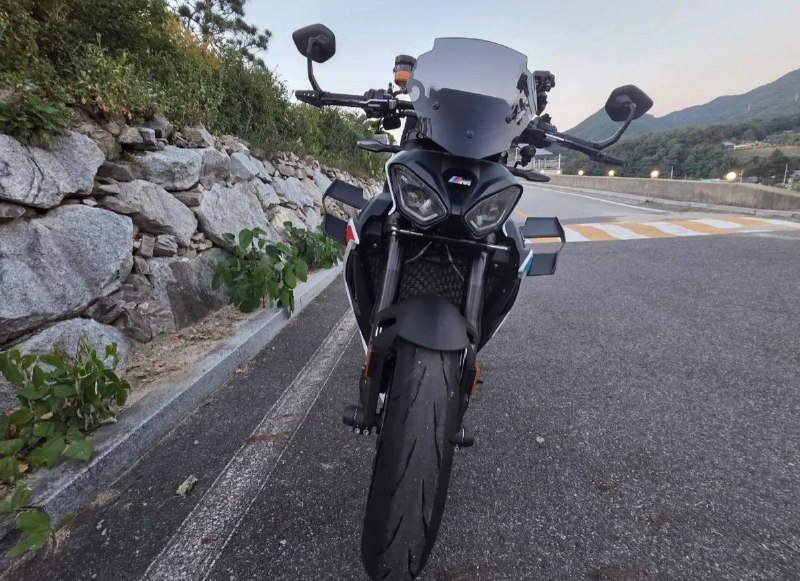 BMW M 1000 R из Южной Кореи — фото 3 из 4