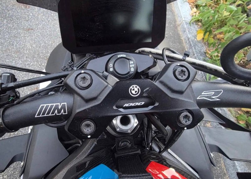 BMW M 1000 R из Южной Кореи — фото 4 из 4