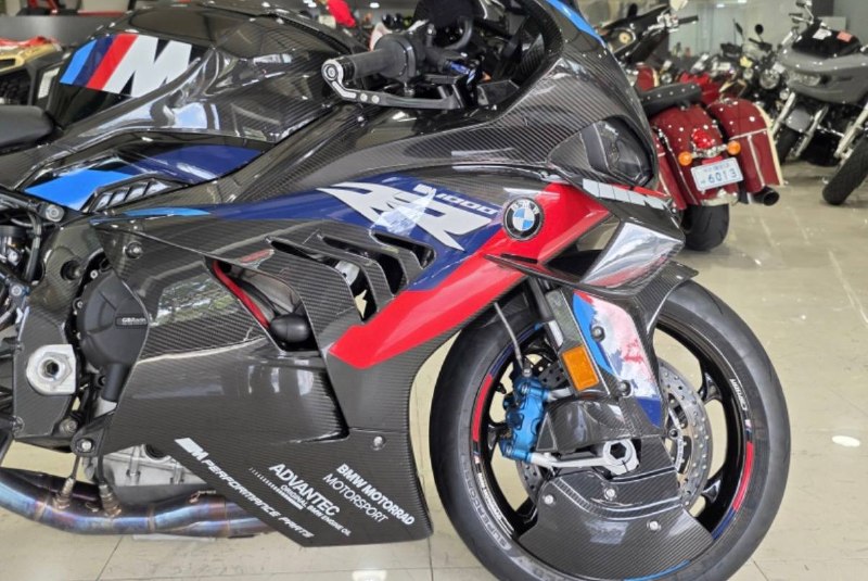 BMW M 1000 RR Competition из Южной Кореи — фото 4 из 4