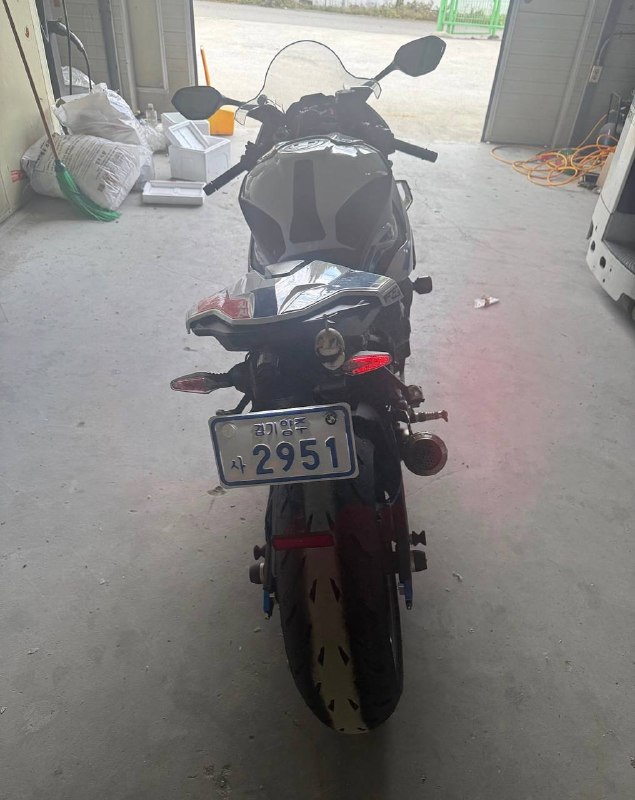 BMW S 1000 RR M из Южной Кореи — фото 3 из 4