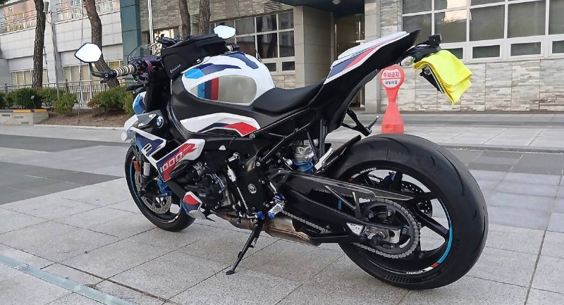 BMW M 1000 R из Южной Кореи — фото 1 из 3