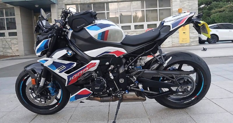 BMW M 1000 R из Южной Кореи — фото 2 из 3