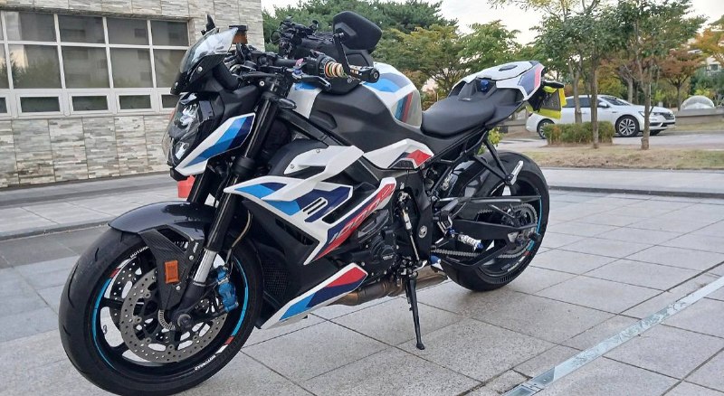 BMW M 1000 R из Южной Кореи — фото 3 из 3