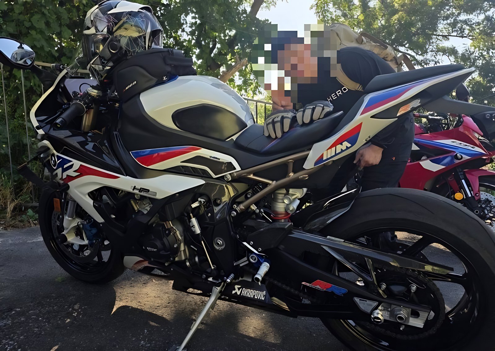 BMW S 1000 RR M Package Carbon Edition из Южной Кореи — фото 2 из 4