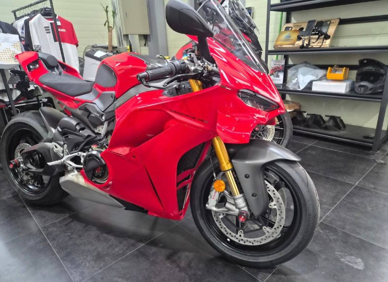 Ducati Panigale V4 S 7G из Южной Кореи — фото 2 из 4