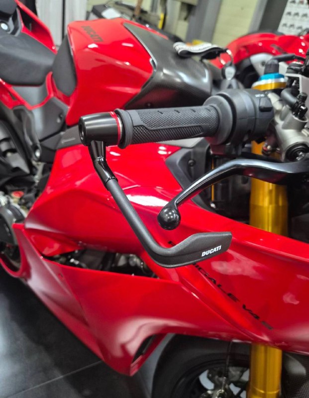 Ducati Panigale V4 S 7G из Южной Кореи — фото 3 из 4