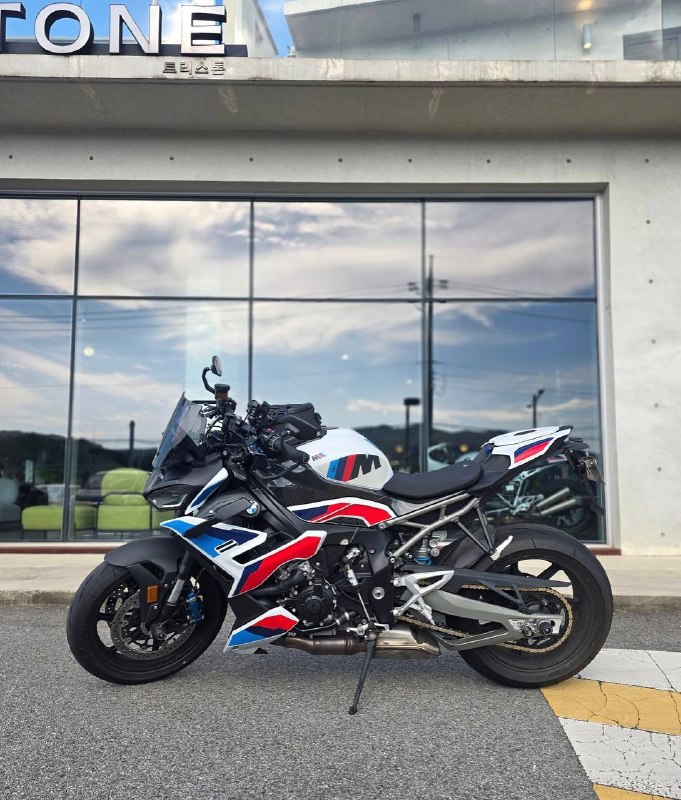 BMW M 1000 R из Южной Кореи — фото 1 из 4