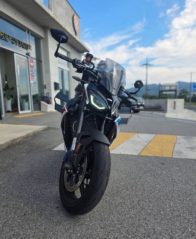 BMW M 1000 R из Южной Кореи — фото 4 из 4