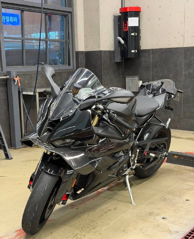 BMW S 1000 RR из Южной Кореи — фото 1 из 4