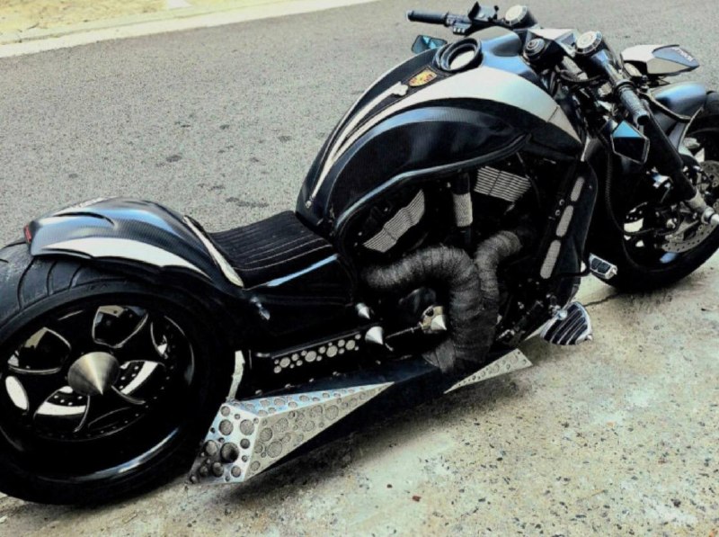 Harley-Davidson V-Rod Custom из Южной Кореи — фото 2 из 4