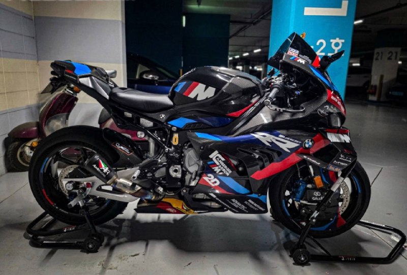 BMW M 1000 RR из Южной Кореи — фото 1 из 4