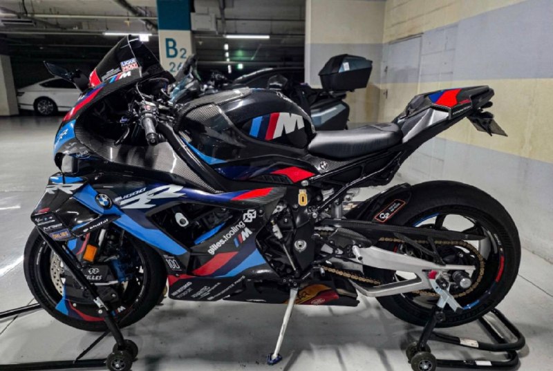 BMW M 1000 RR из Южной Кореи — фото 2 из 4