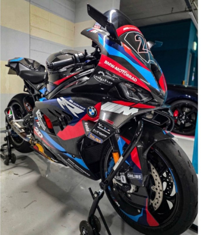 BMW M 1000 RR из Южной Кореи — фото 3 из 4