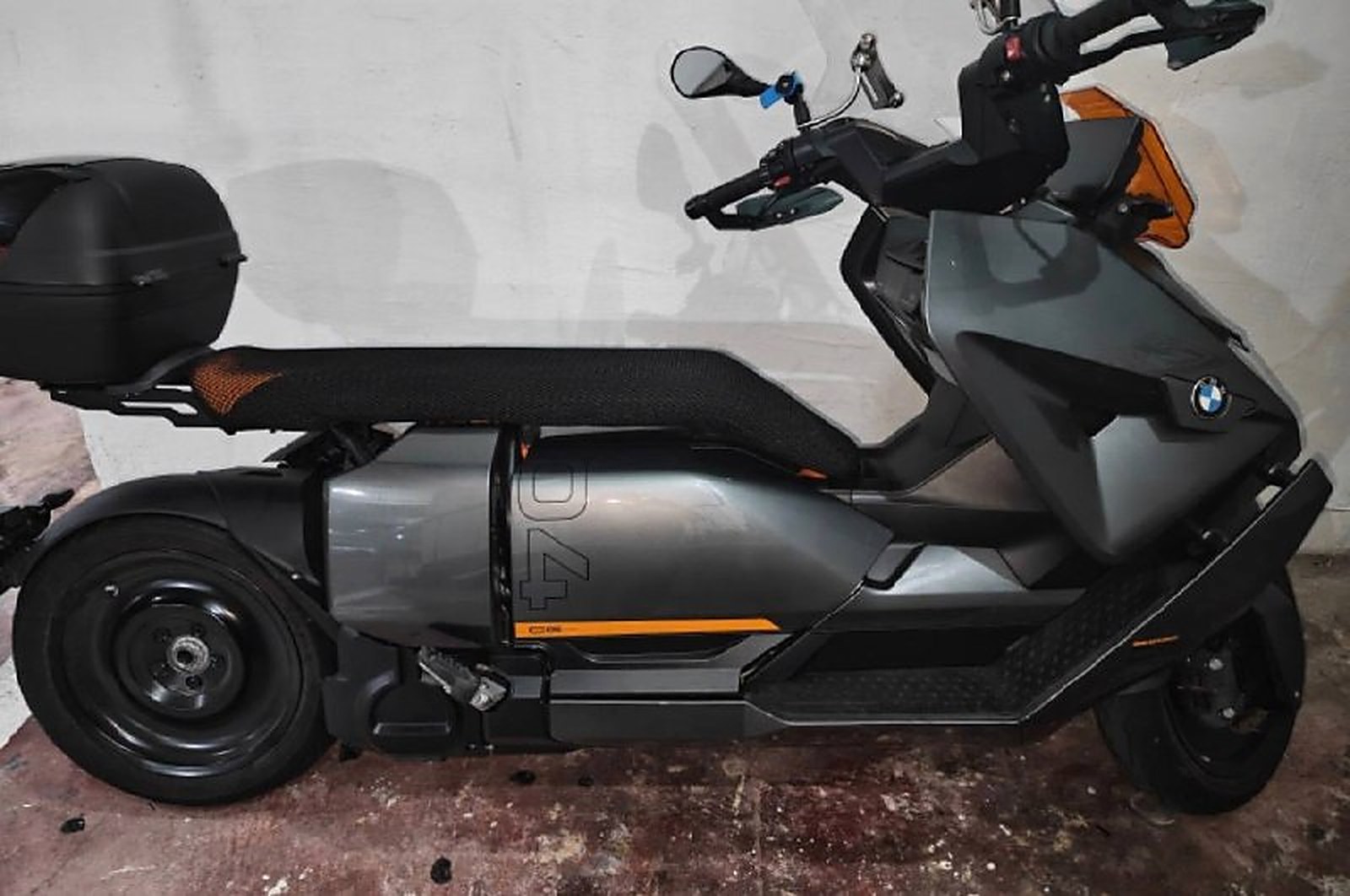 BMW CE04 из Южной Кореи — фото 1 из 2