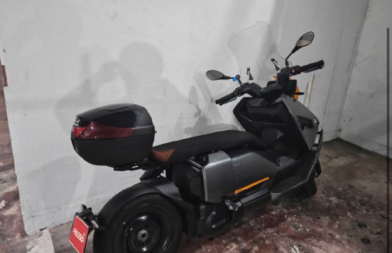 BMW CE04 из Южной Кореи — фото 2 из 2