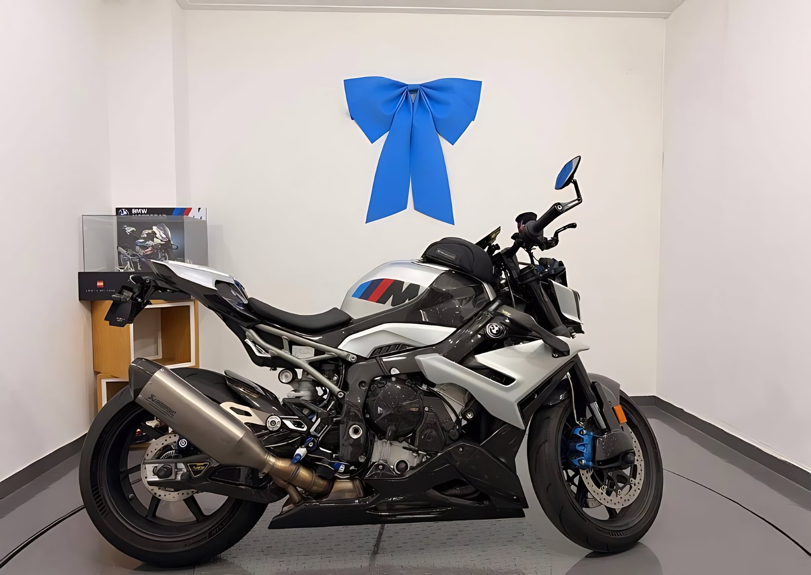 BMW M 1000 R из Южной Кореи — фото 1 из 4