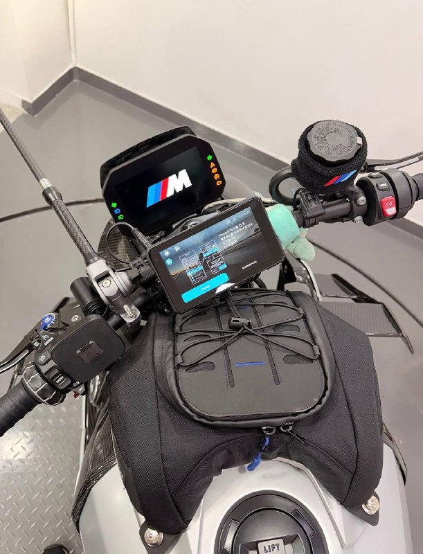 BMW M 1000 R из Южной Кореи — фото 2 из 4
