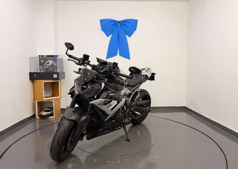 BMW M 1000 R из Южной Кореи — фото 3 из 4