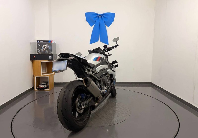 BMW M 1000 R из Южной Кореи — фото 4 из 4