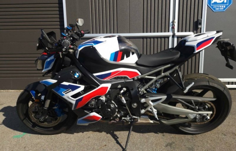 BMW M 1000 R из Южной Кореи — фото 3 из 4