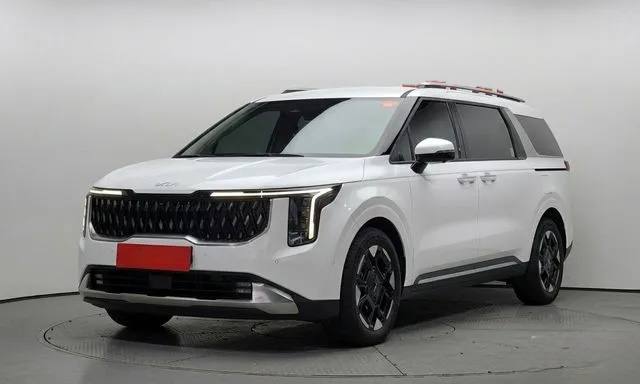 Kia Carnival из Южной Кореи — фото 1 из 10