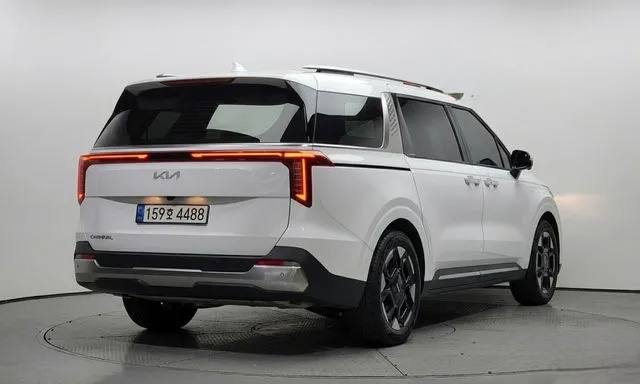 Kia Carnival из Южной Кореи — фото 2 из 10