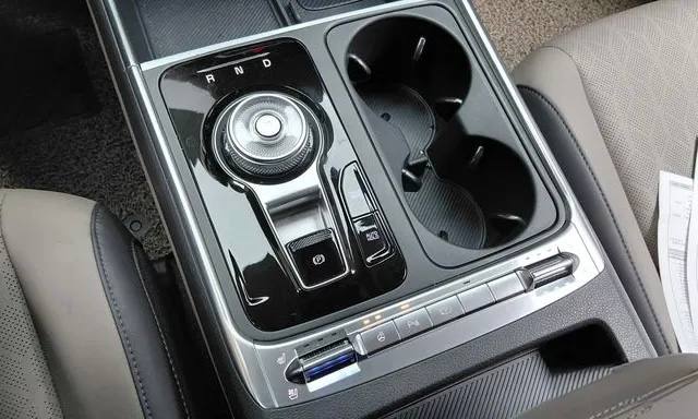 Kia Carnival из Южной Кореи — фото 5 из 10