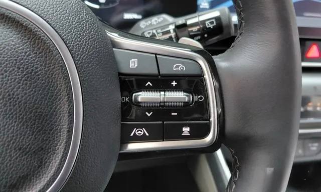 Kia Carnival из Южной Кореи — фото 9 из 10