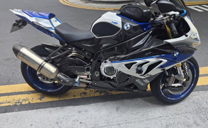 BMW HP4 из Южной Кореи — фото 1 из 4