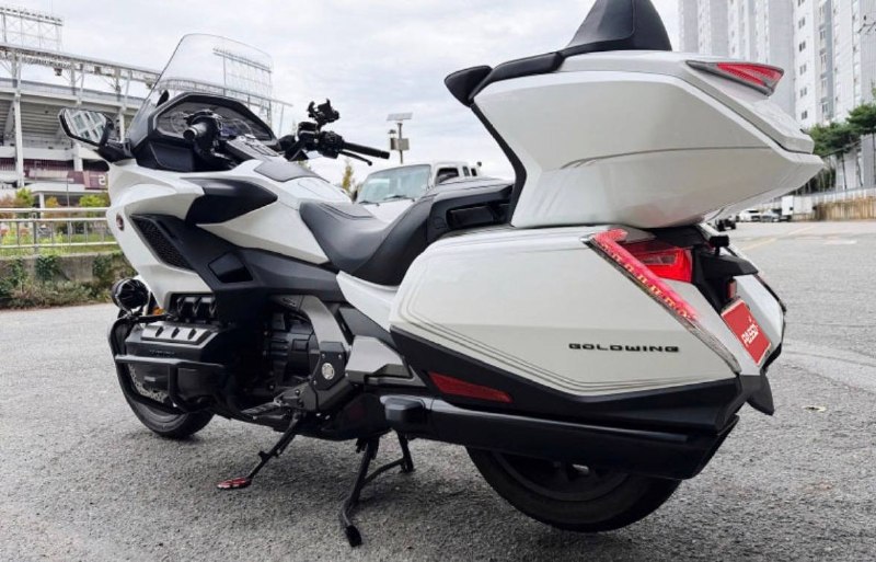 Honda Gold Wing Tour DCT Airbag из Южной Кореи — фото 2 из 4