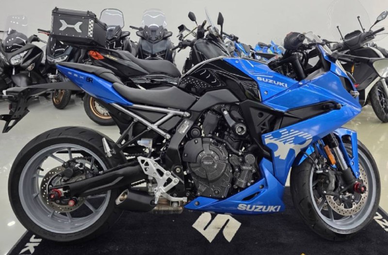 Suzuki GSX-8R из Южной Кореи — фото 1 из 4