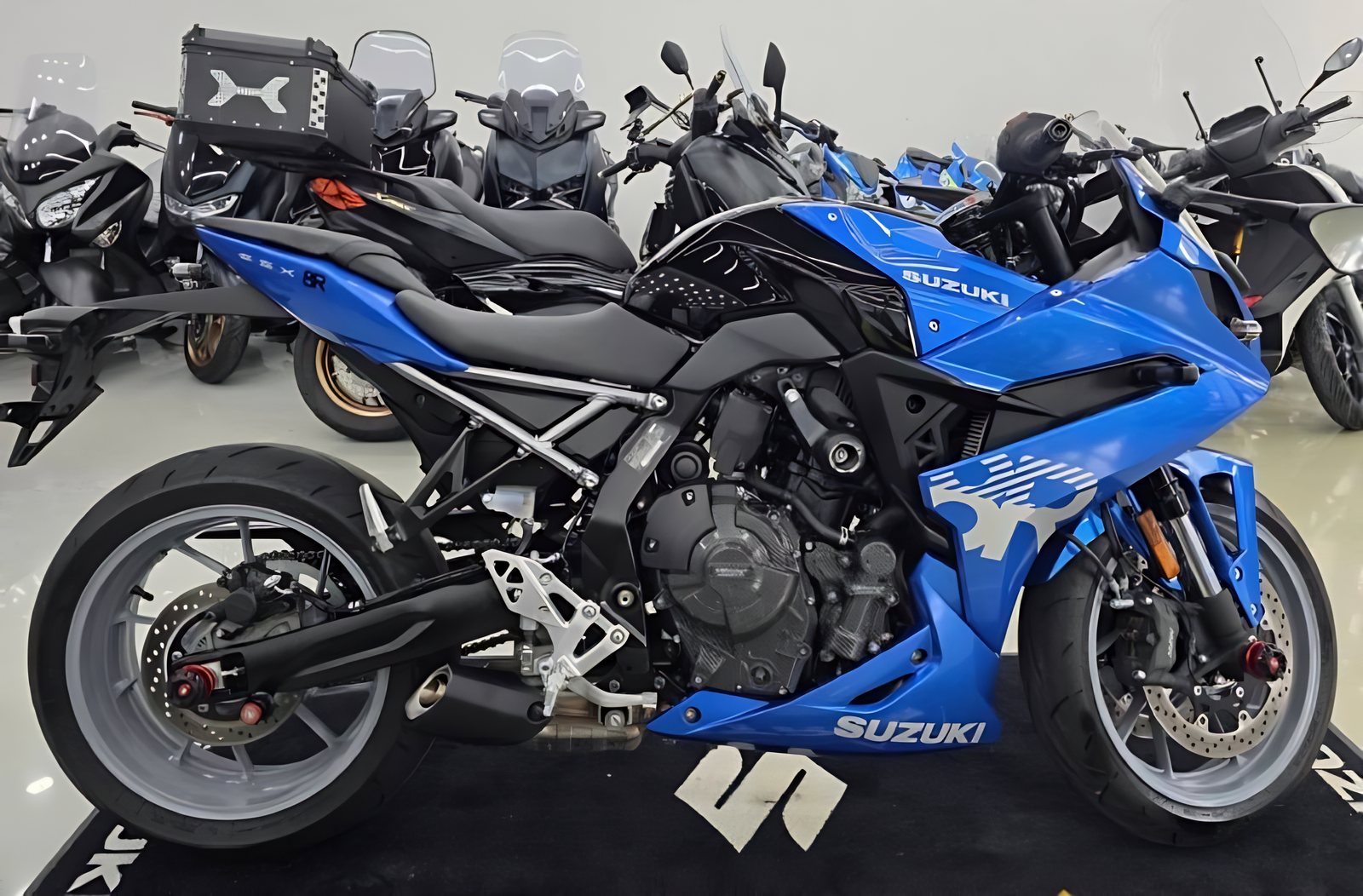 Suzuki GSX-8R из Южной Кореи — фото 1 из 4