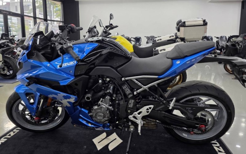 Suzuki GSX-8R из Южной Кореи — фото 3 из 4