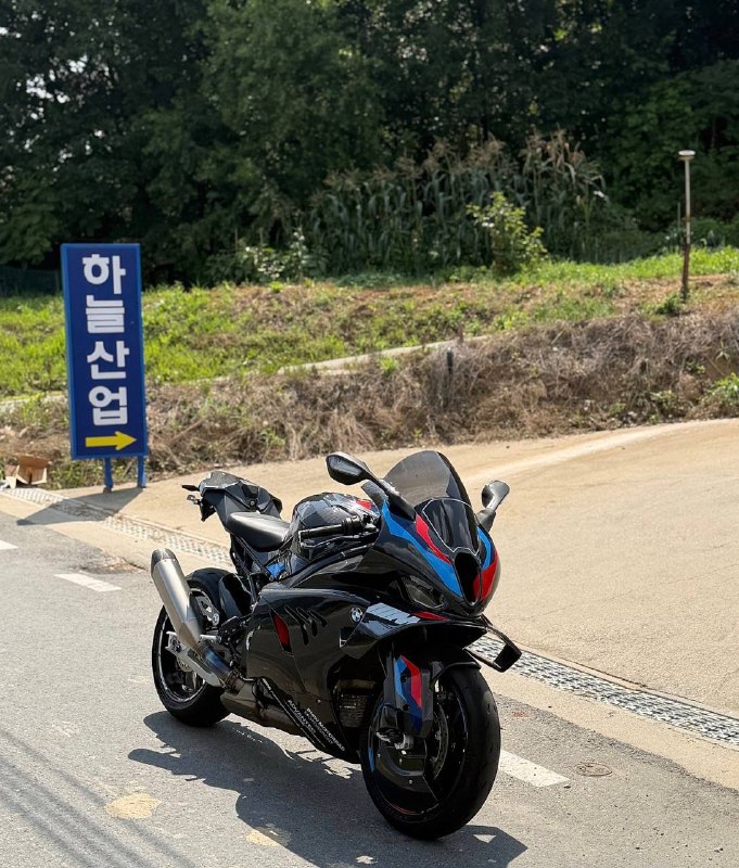 BMW M 1000 RR Competition из Южной Кореи — фото 1 из 4