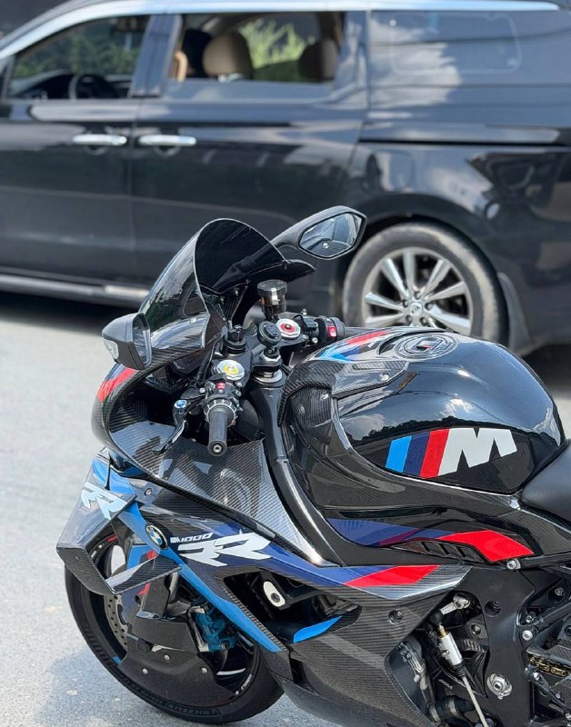 BMW M 1000 RR Competition из Южной Кореи — фото 2 из 4