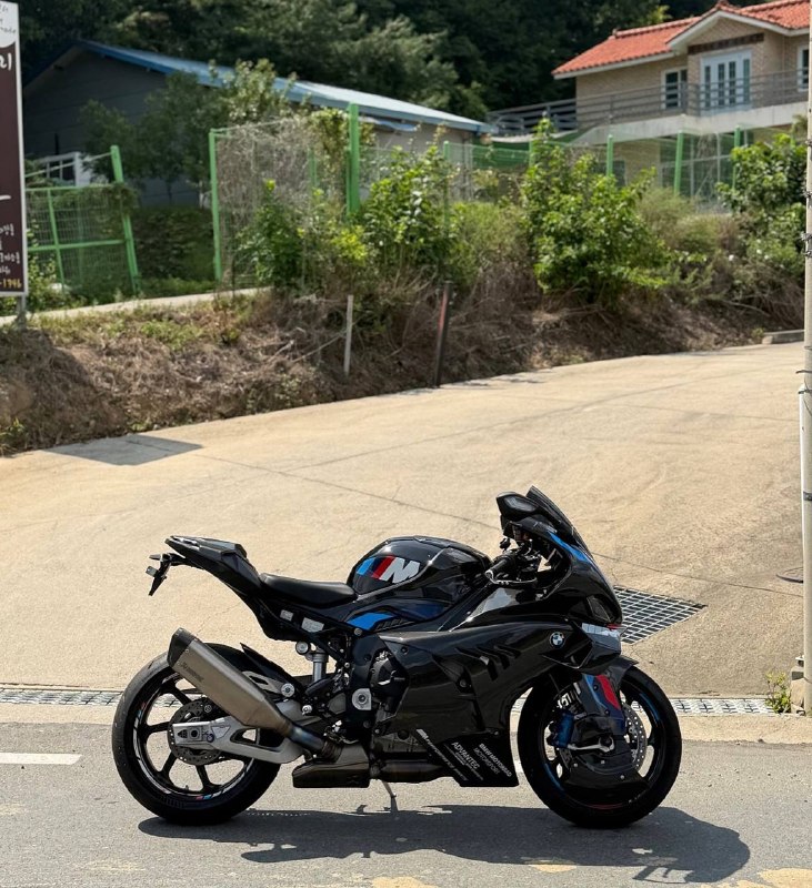 BMW M 1000 RR Competition из Южной Кореи — фото 4 из 4