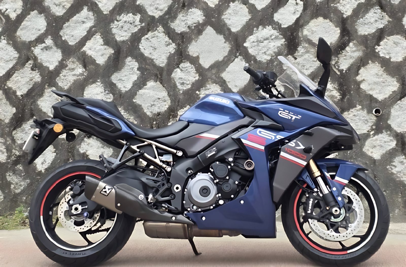 Suzuki GSX-S1000GT из Южной Кореи — фото 1 из 4