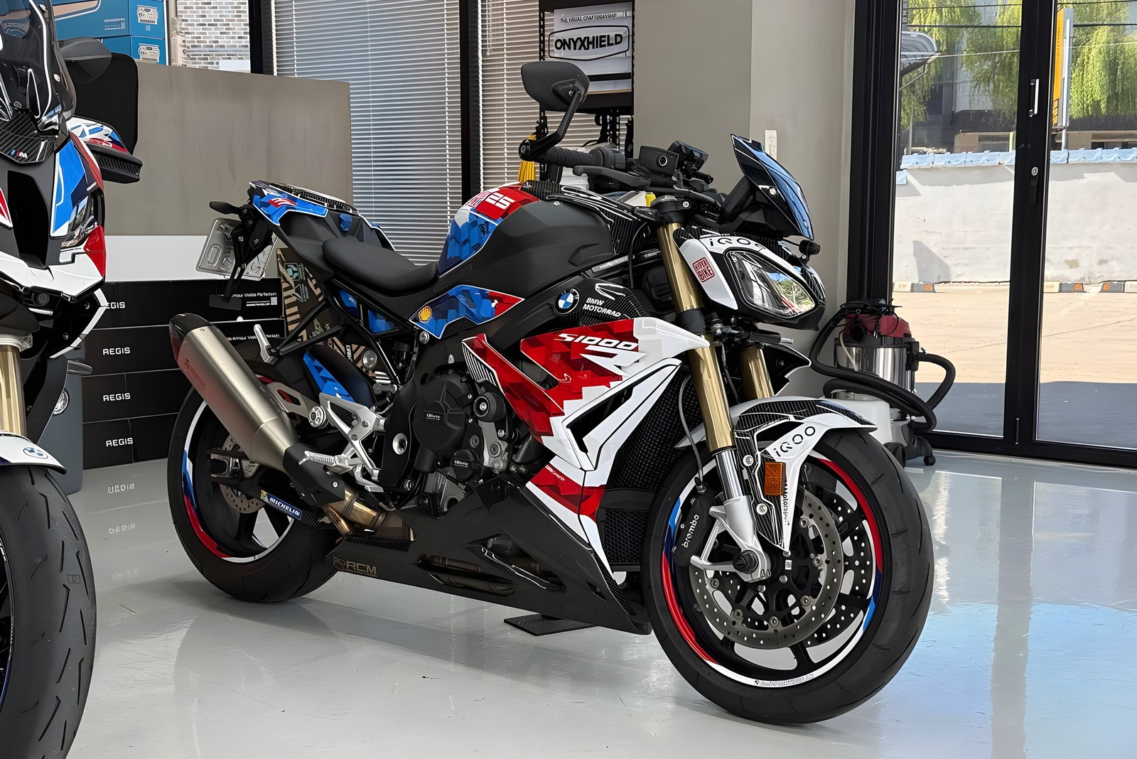 BMW S 1000 R M Package из Южной Кореи — фото 1 из 4