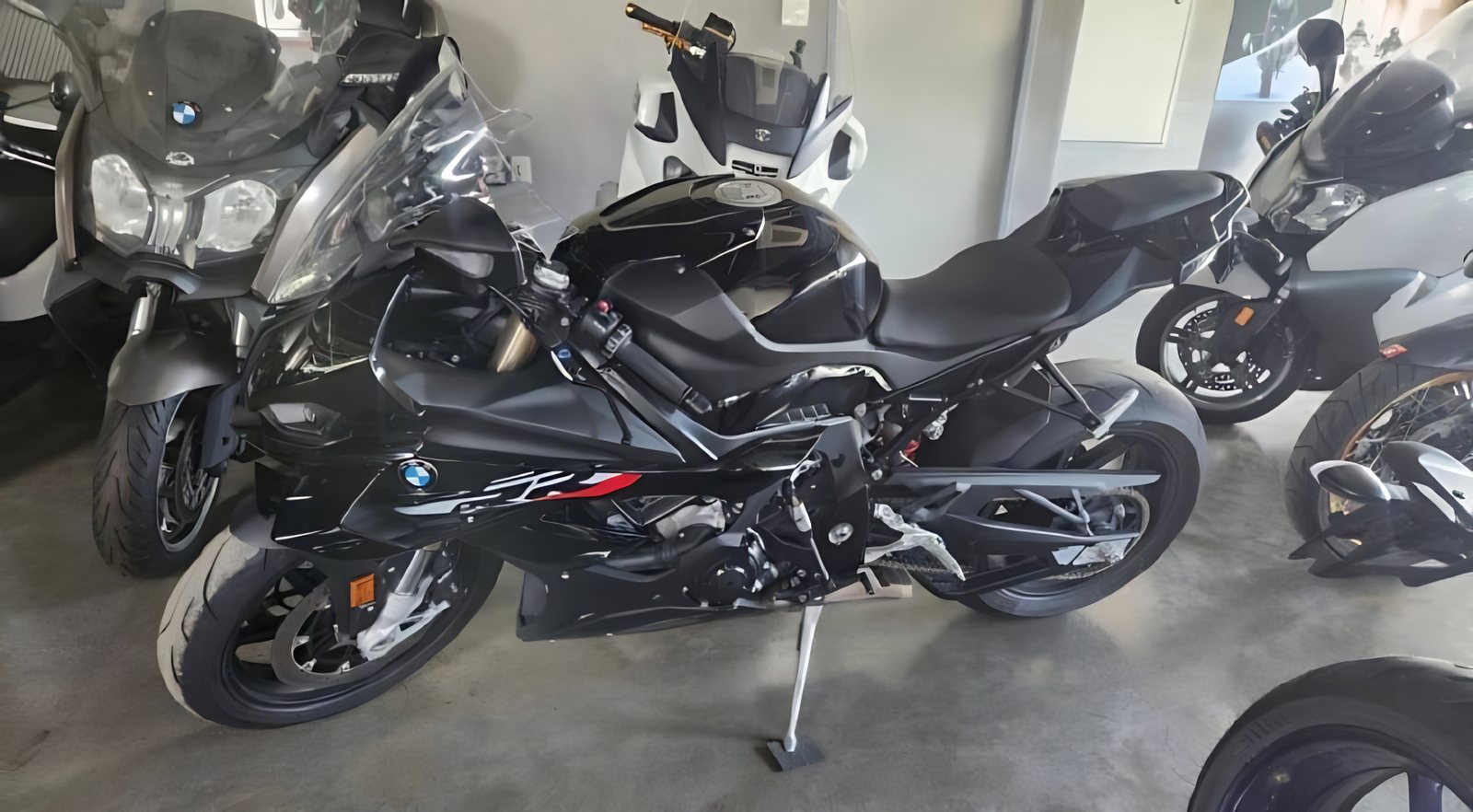 BMW S 1000 RR Race Package M из Южной Кореи — фото 2 из 4