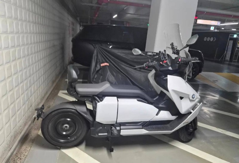 BMW CE 04 из Южной Кореи — фото 1 из 4