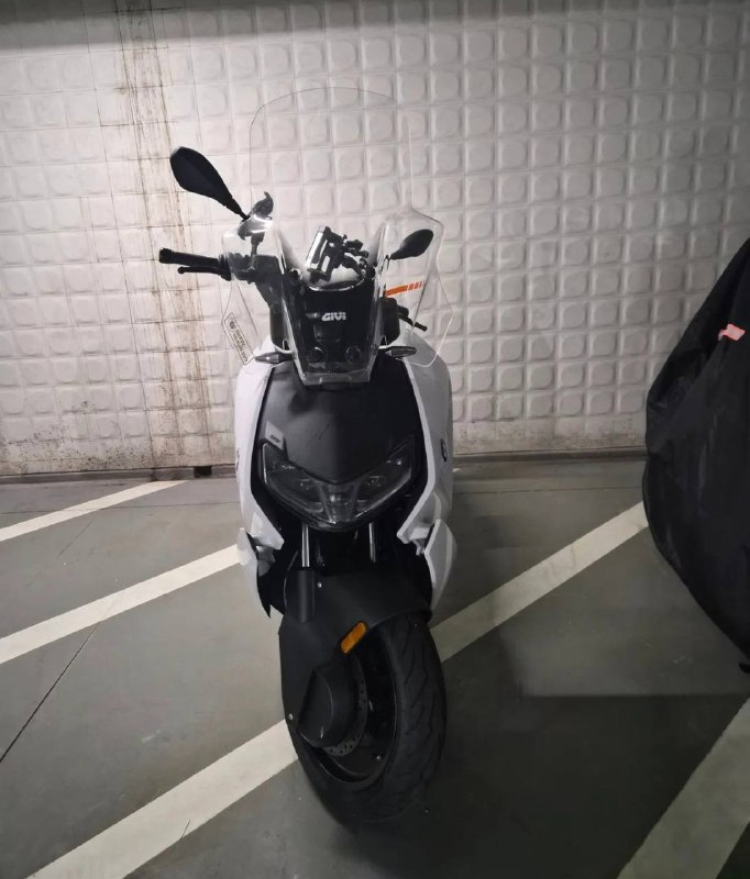 BMW CE 04 из Южной Кореи — фото 2 из 4