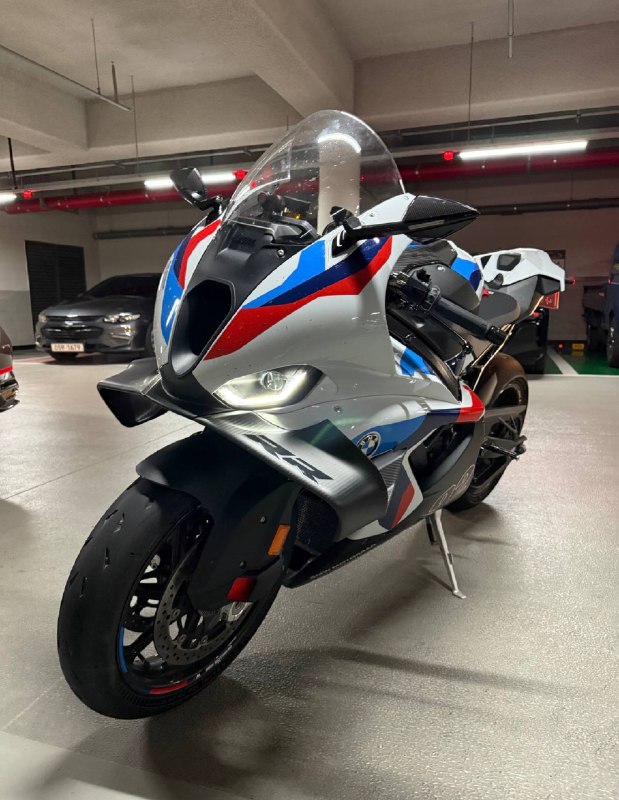 BMW M 1000 RR из Южной Кореи — фото 1 из 4