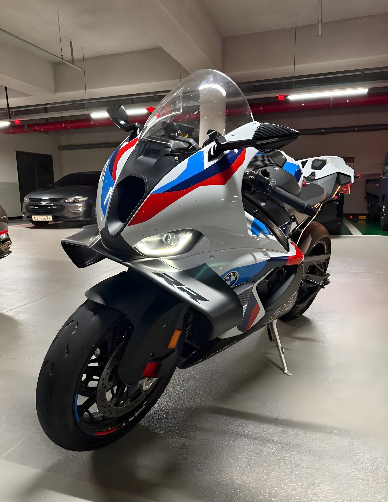 BMW M 1000 RR из Южной Кореи — фото 1 из 4