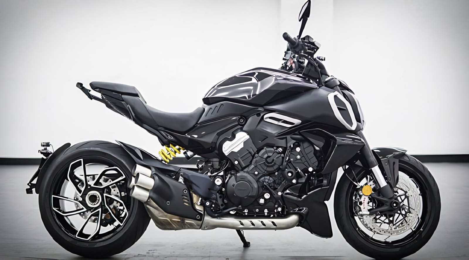 Ducati Diavel V4 из Южной Кореи — фото 1 из 4