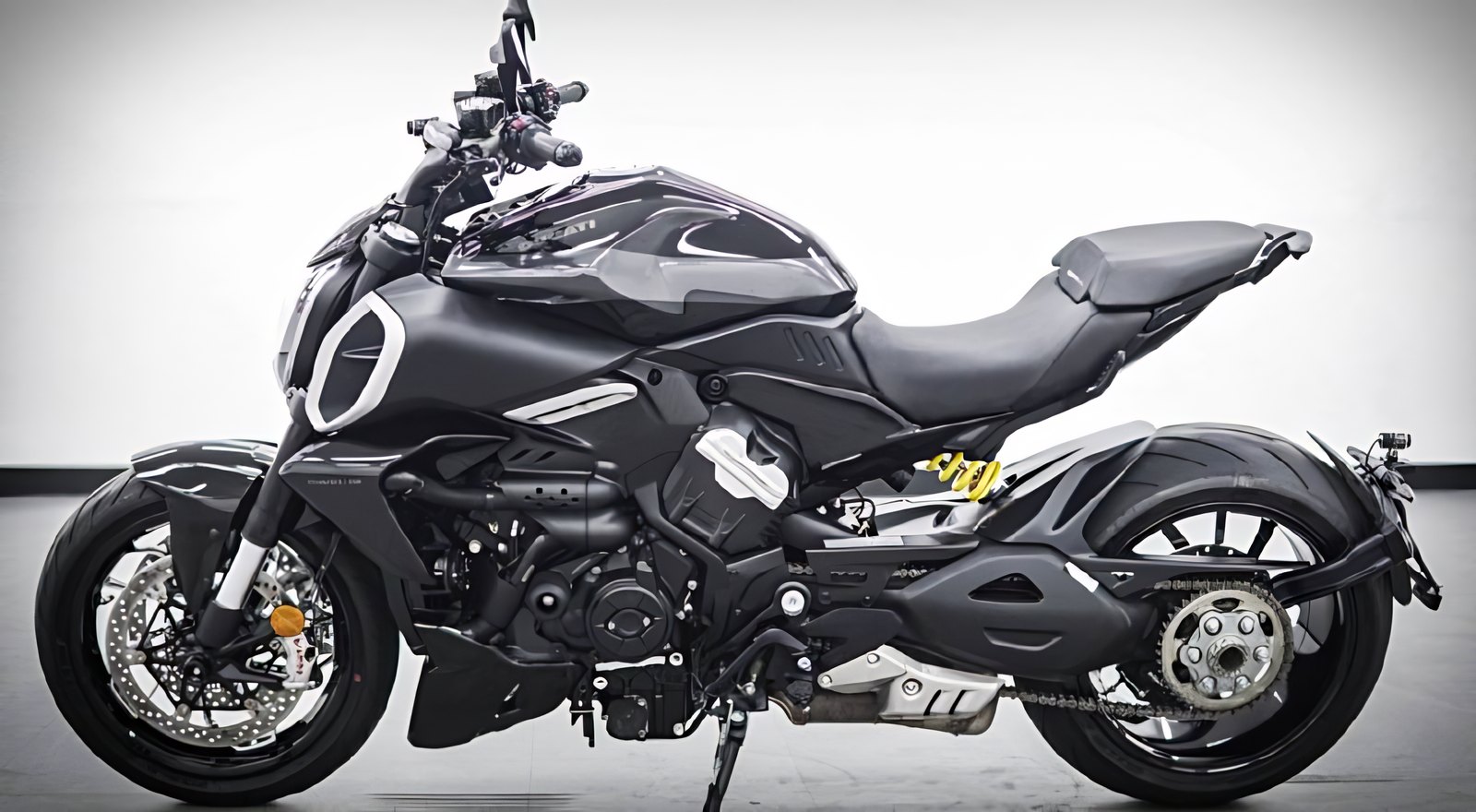 Ducati Diavel V4 из Южной Кореи — фото 2 из 4