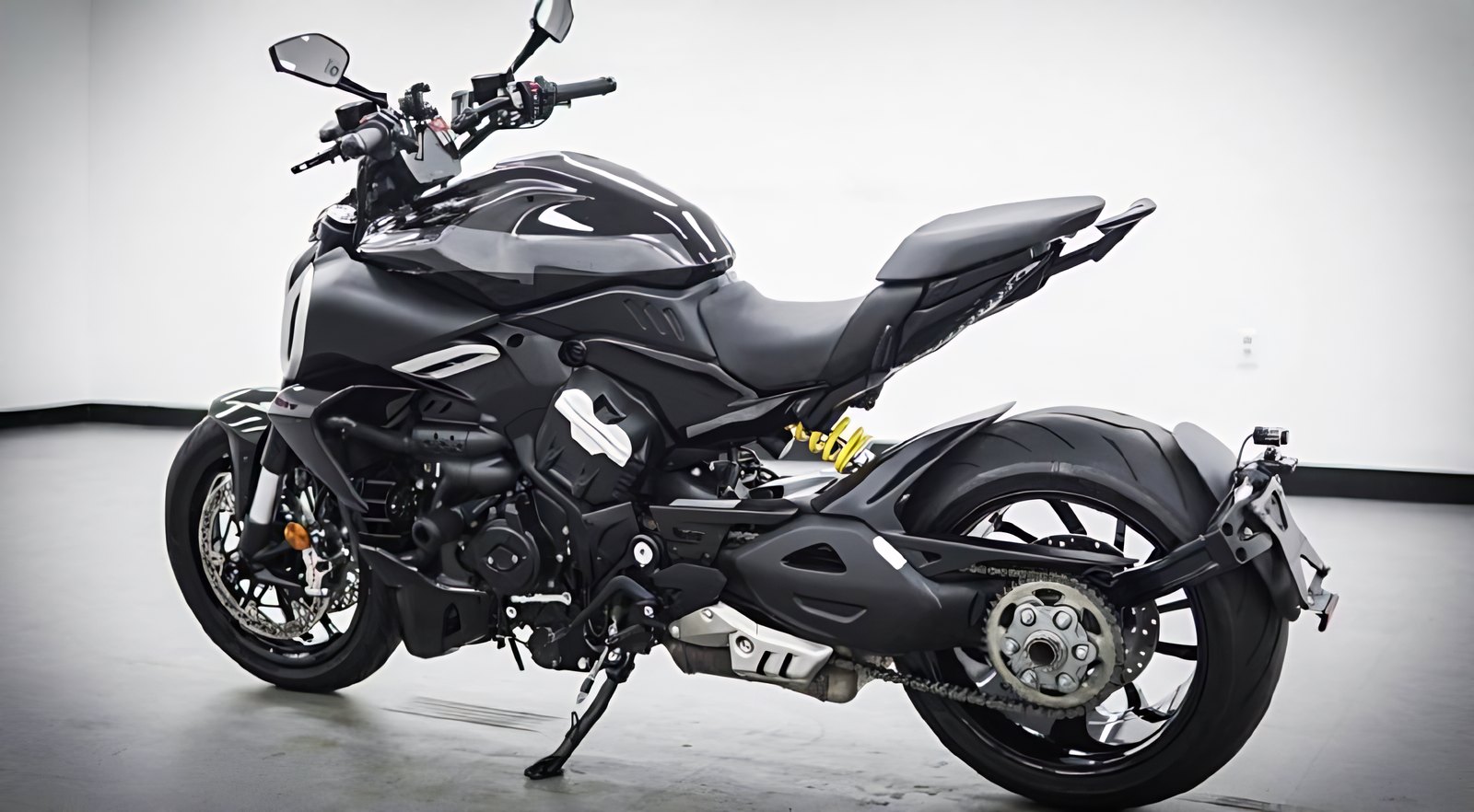 Ducati Diavel V4 из Южной Кореи — фото 3 из 4